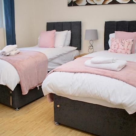 Contractor'S Haven- 4-Bedroom House With Free Parking, Super Fast Wifi, Fran Properties In Aylesbury, Pets Are Welcome! 艾尔斯伯里 外观 照片