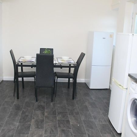Contractor'S Haven- 4-Bedroom House With Free Parking, Super Fast Wifi, Fran Properties In Aylesbury, Pets Are Welcome! 艾尔斯伯里 外观 照片