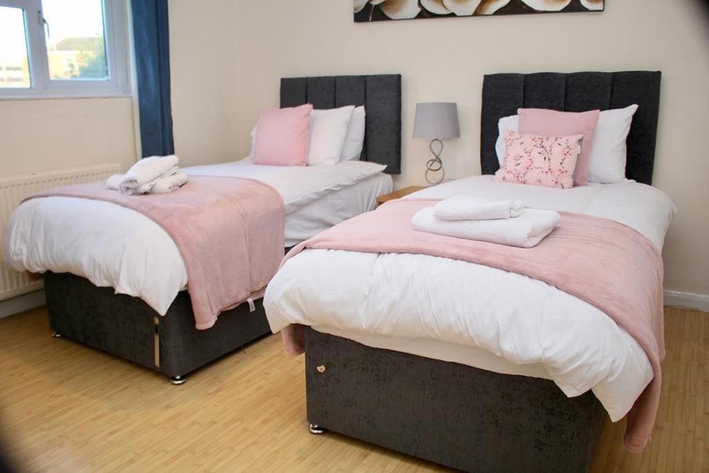 Contractor'S Haven- 4-Bedroom House With Free Parking, Super Fast Wifi, Fran Properties In Aylesbury, Pets Are Welcome! 艾尔斯伯里 外观 照片