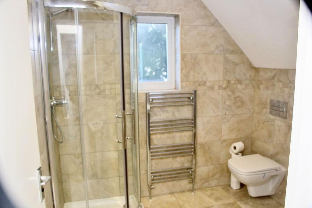 Contractor'S Haven- 4-Bedroom House With Free Parking, Super Fast Wifi, Fran Properties In Aylesbury, Pets Are Welcome! 艾尔斯伯里 外观 照片