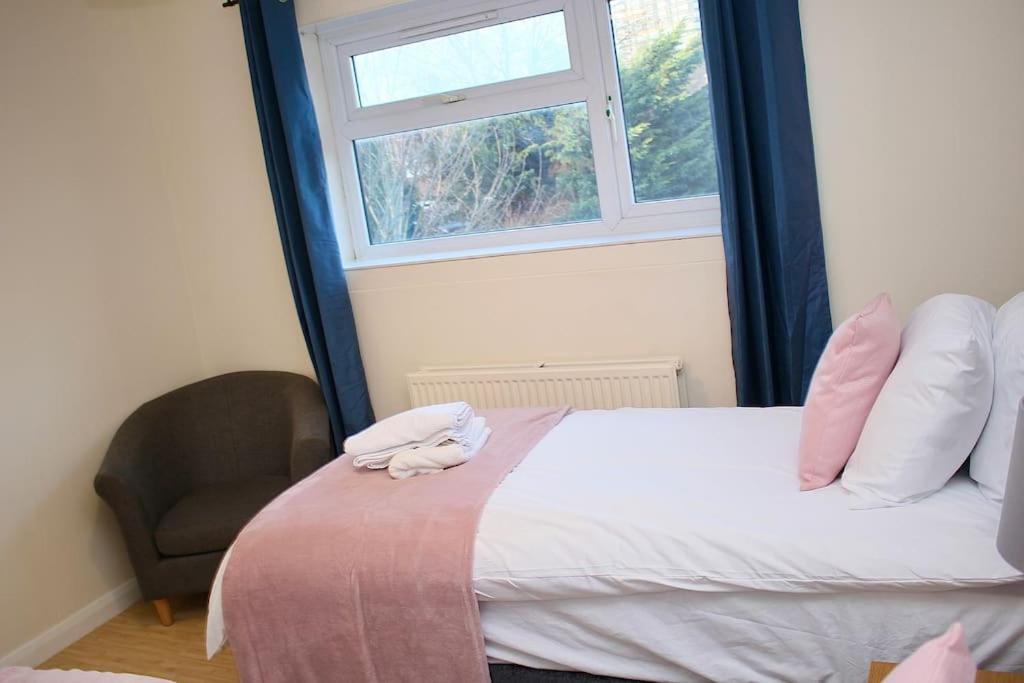 Contractor'S Haven- 4-Bedroom House With Free Parking, Super Fast Wifi, Fran Properties In Aylesbury, Pets Are Welcome! 艾尔斯伯里 外观 照片