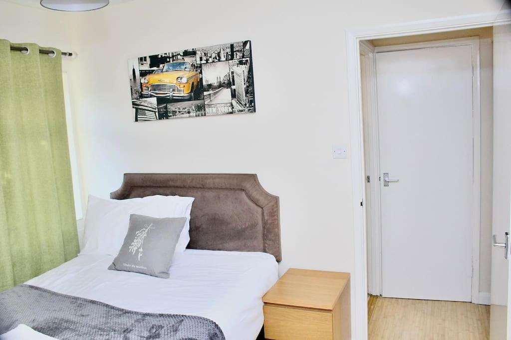 Contractor'S Haven- 4-Bedroom House With Free Parking, Super Fast Wifi, Fran Properties In Aylesbury, Pets Are Welcome! 艾尔斯伯里 外观 照片