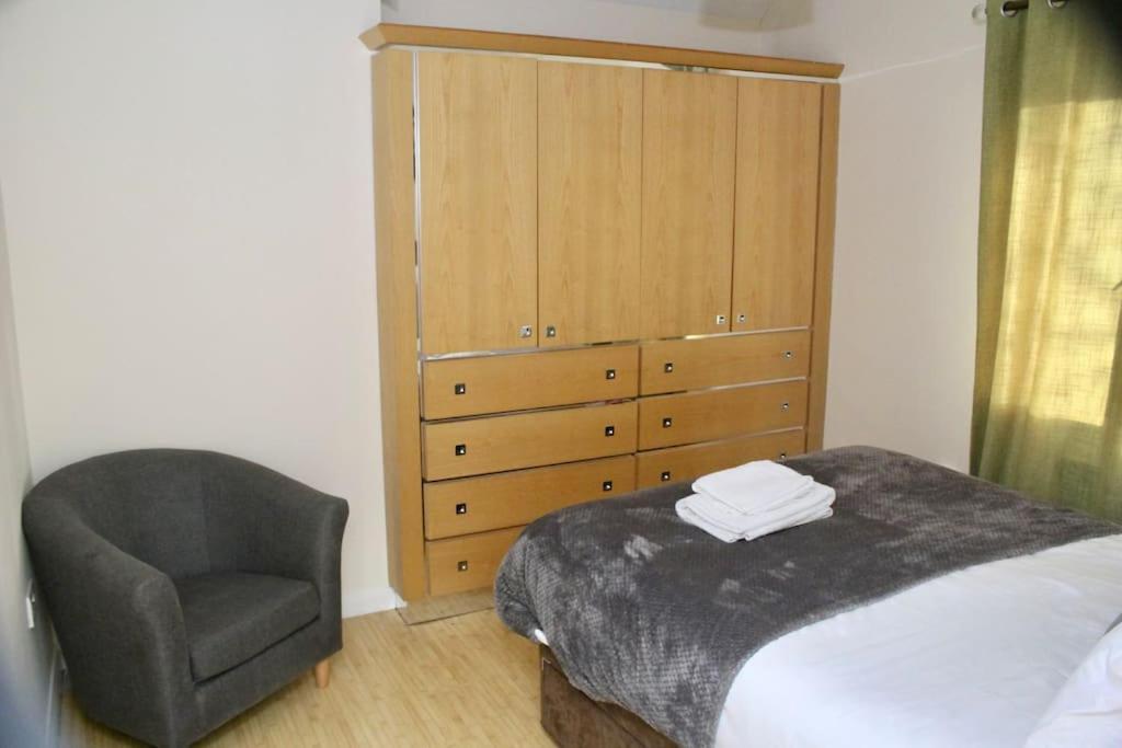 Contractor'S Haven- 4-Bedroom House With Free Parking, Super Fast Wifi, Fran Properties In Aylesbury, Pets Are Welcome! 艾尔斯伯里 外观 照片