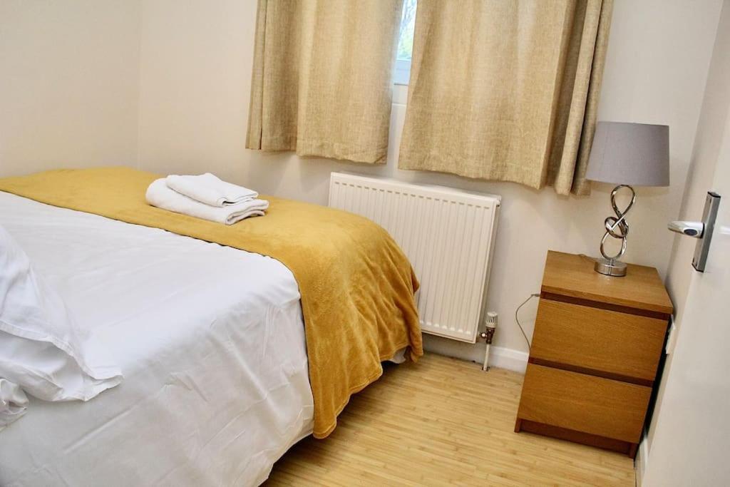Contractor'S Haven- 4-Bedroom House With Free Parking, Super Fast Wifi, Fran Properties In Aylesbury, Pets Are Welcome! 艾尔斯伯里 外观 照片