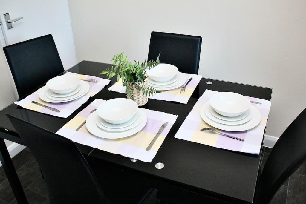 Contractor'S Haven- 4-Bedroom House With Free Parking, Super Fast Wifi, Fran Properties In Aylesbury, Pets Are Welcome! 艾尔斯伯里 外观 照片