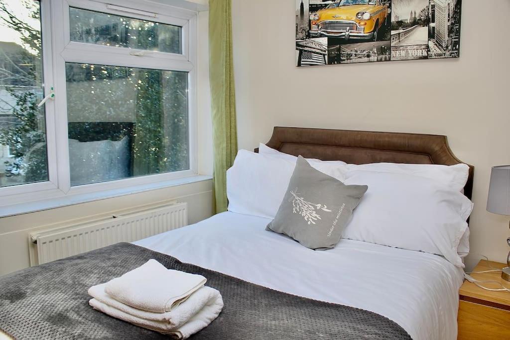Contractor'S Haven- 4-Bedroom House With Free Parking, Super Fast Wifi, Fran Properties In Aylesbury, Pets Are Welcome! 艾尔斯伯里 外观 照片