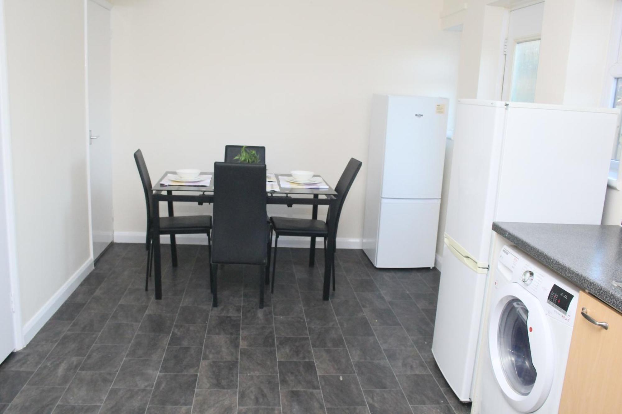 Contractor'S Haven- 4-Bedroom House With Free Parking, Super Fast Wifi, Fran Properties In Aylesbury, Pets Are Welcome! 艾尔斯伯里 外观 照片