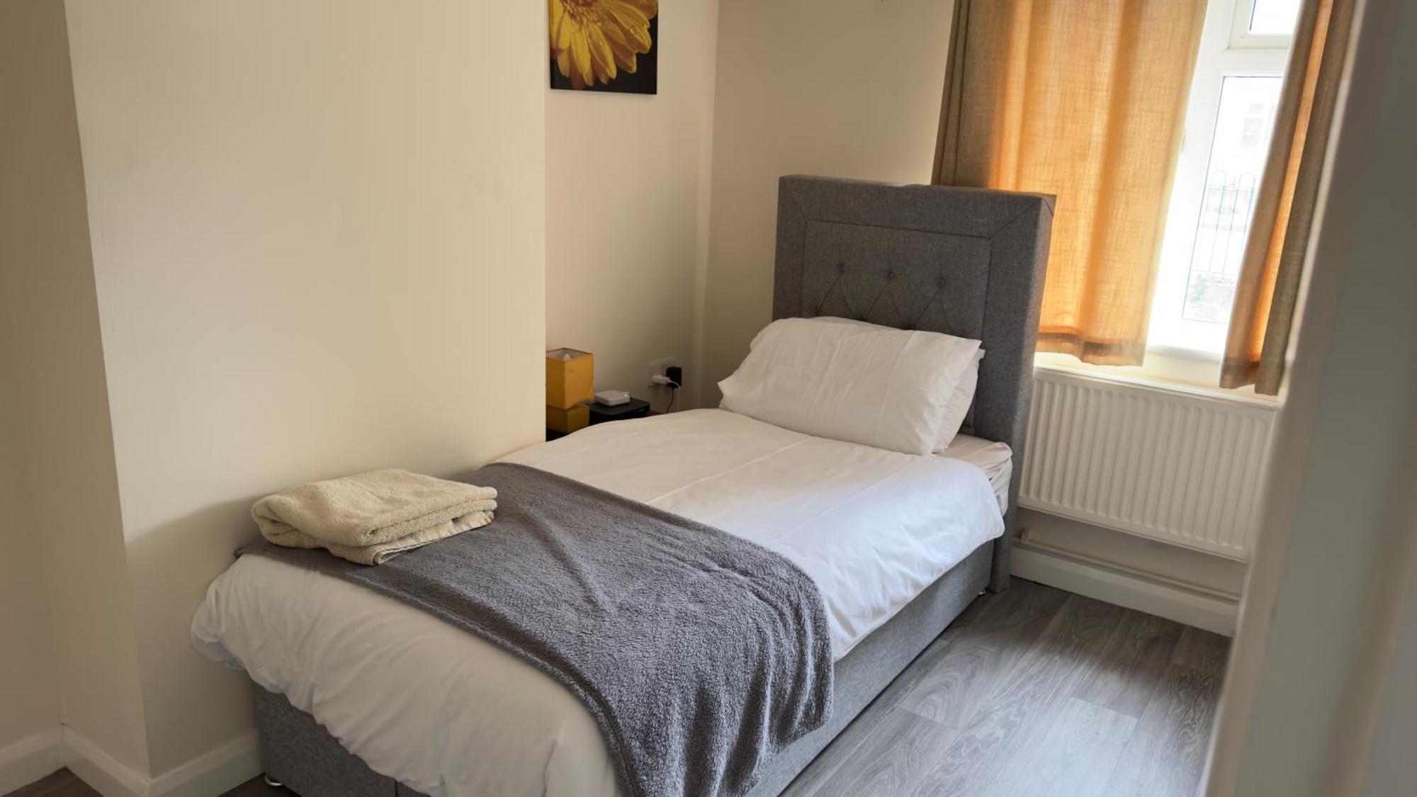 Contractor'S Haven- 4-Bedroom House With Free Parking, Super Fast Wifi, Fran Properties In Aylesbury, Pets Are Welcome! 艾尔斯伯里 外观 照片