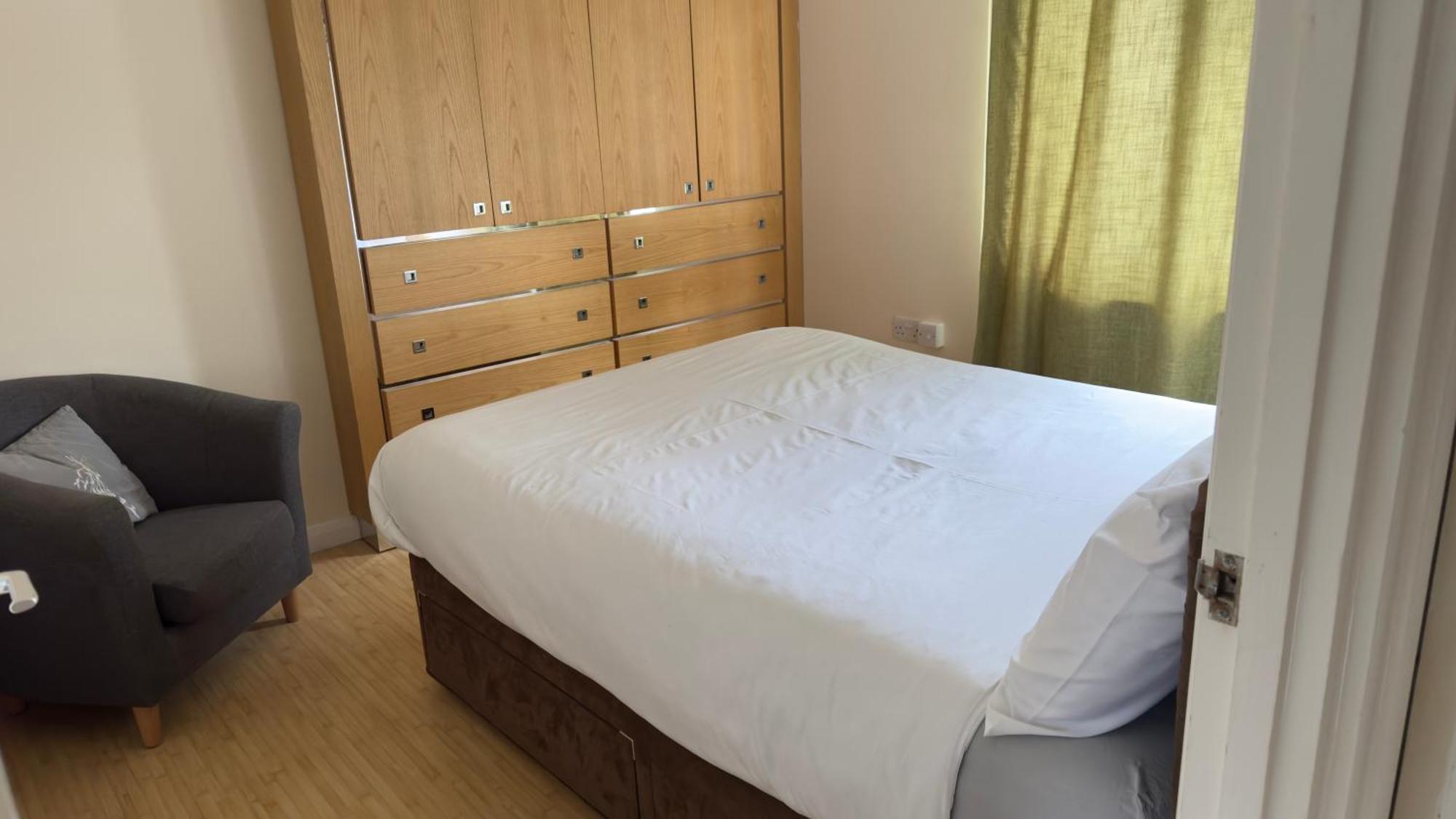 Contractor'S Haven- 4-Bedroom House With Free Parking, Super Fast Wifi, Fran Properties In Aylesbury, Pets Are Welcome! 艾尔斯伯里 外观 照片